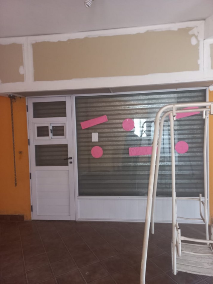 VENDO LOCAL CON AMPLIA VIVIENDA SOBRE RUTA PROVINCIAL 25 EN BARRIO MORENO 2.000, PARTIDO DE MORENO