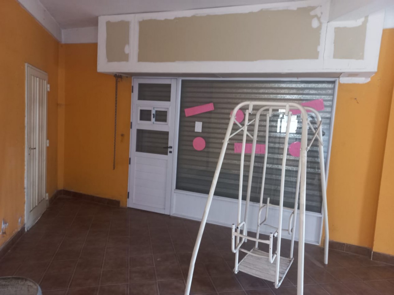VENDO LOCAL CON AMPLIA VIVIENDA SOBRE RUTA PROVINCIAL 25 EN BARRIO MORENO 2.000, PARTIDO DE MORENO