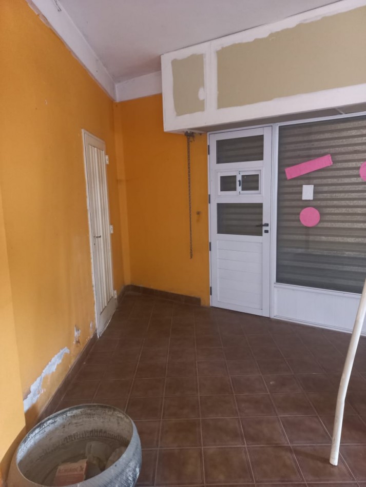 VENDO LOCAL CON AMPLIA VIVIENDA SOBRE RUTA PROVINCIAL 25 EN BARRIO MORENO 2.000, PARTIDO DE MORENO