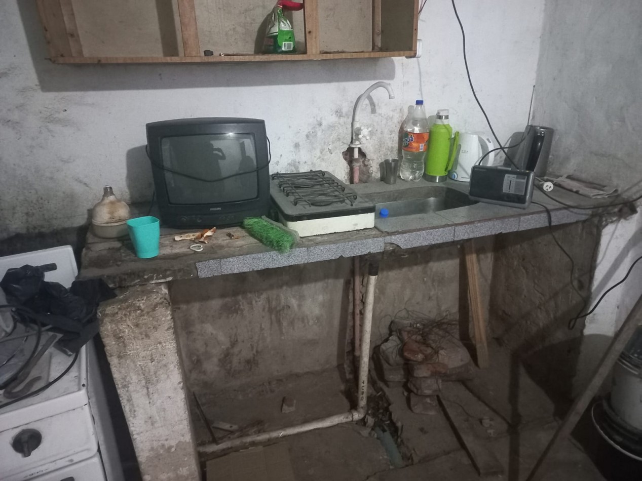 ALQUILO CASA DE MATERIAL DE 2 AMBIENTE CON AMPLIO PATIO SOBRE RUTA 25 