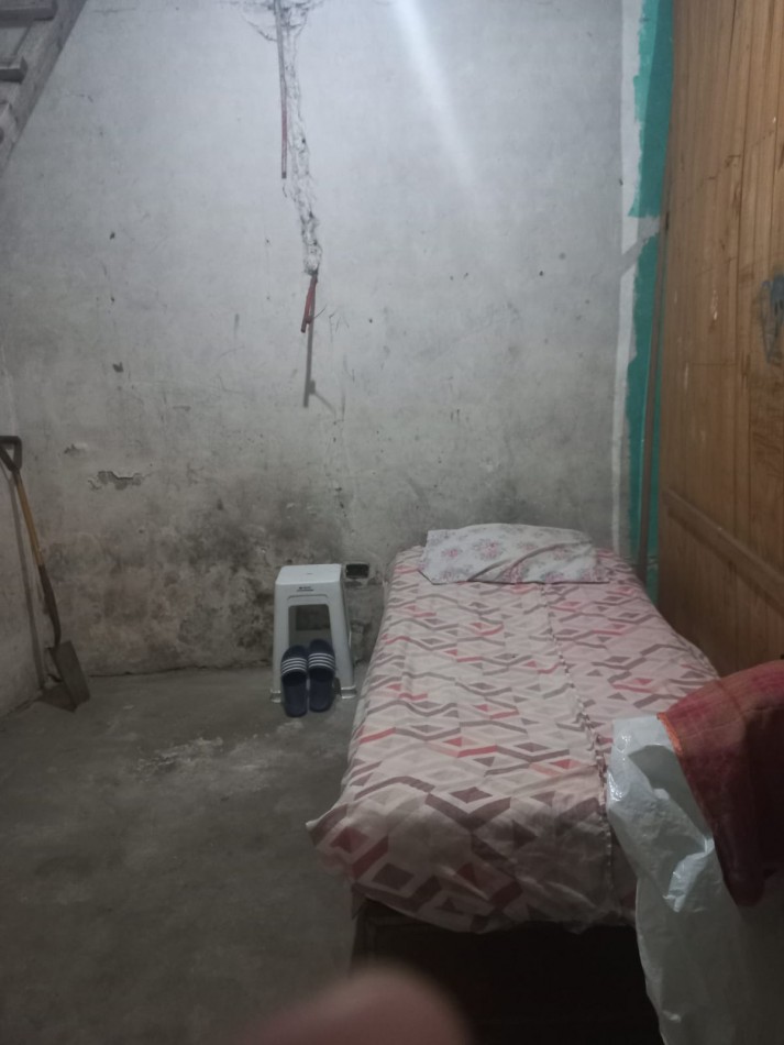 ALQUILO CASA DE MATERIAL DE 2 AMBIENTE CON AMPLIO PATIO SOBRE RUTA 25 