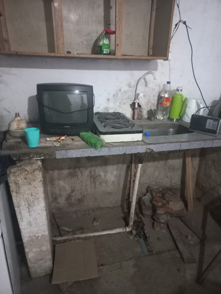 ALQUILO CASA DE MATERIAL DE 2 AMBIENTE CON AMPLIO PATIO SOBRE RUTA 25 