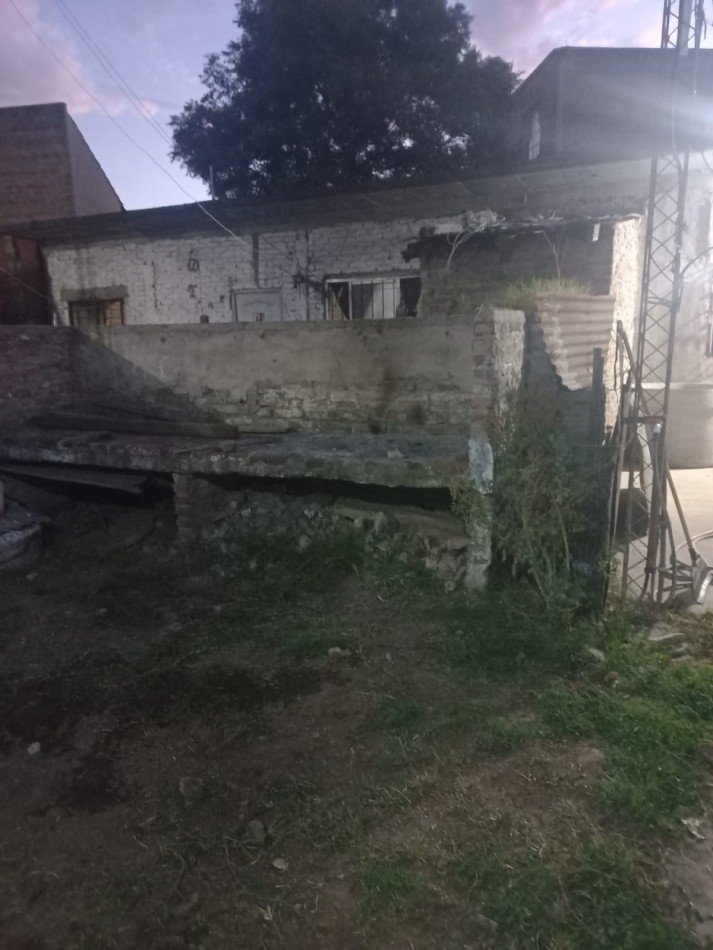 ALQUILO CASA DE MATERIAL DE 2 AMBIENTE CON AMPLIO PATIO SOBRE RUTA 25 