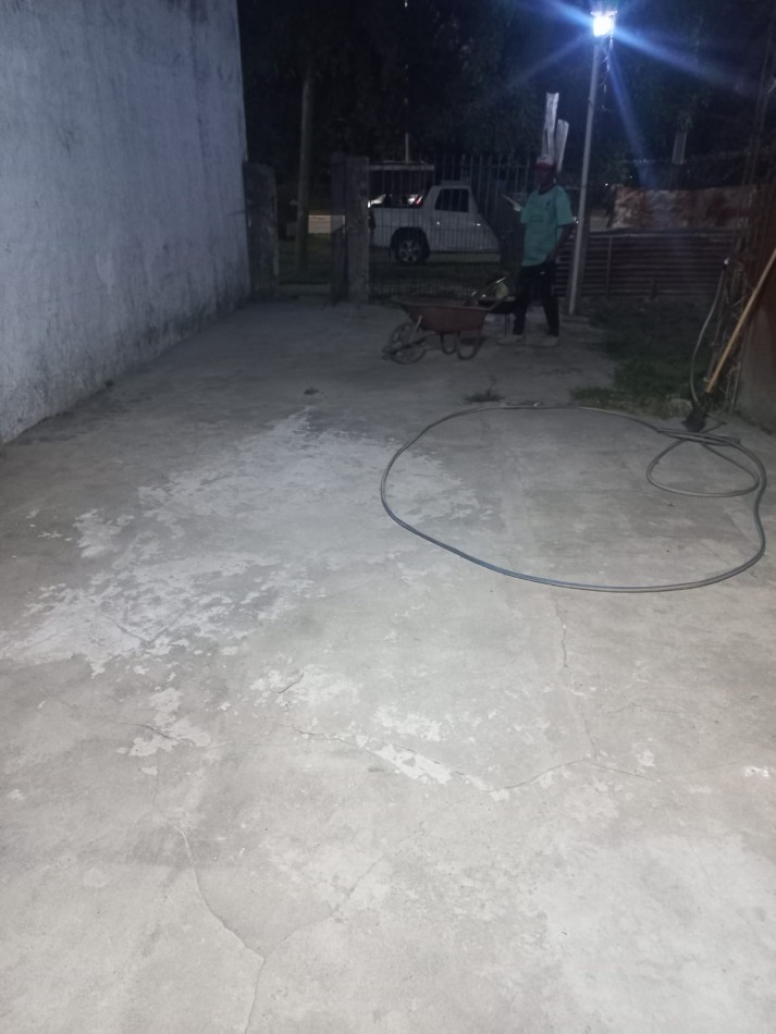 ALQUILO CASA DE MATERIAL DE 2 AMBIENTE CON AMPLIO PATIO SOBRE RUTA 25 