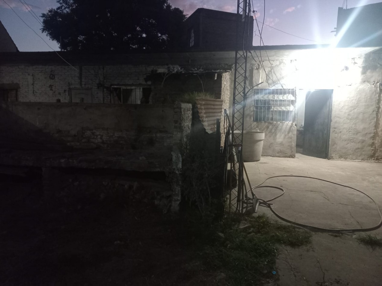 ALQUILO CASA DE MATERIAL DE 2 AMBIENTE CON AMPLIO PATIO SOBRE RUTA 25 