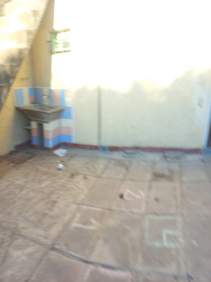 ALQUILO UNA HERMOSA CASA CON DOS DORMITORIOS,  PARQUIZADA, TODOS LOS SERVICIOS EN EL BARRIO JARDINES DE MORENO, PROXIMO A COLEGIOS, ACCESO OESTE Y RUTA 25 -IMPERDIBLE