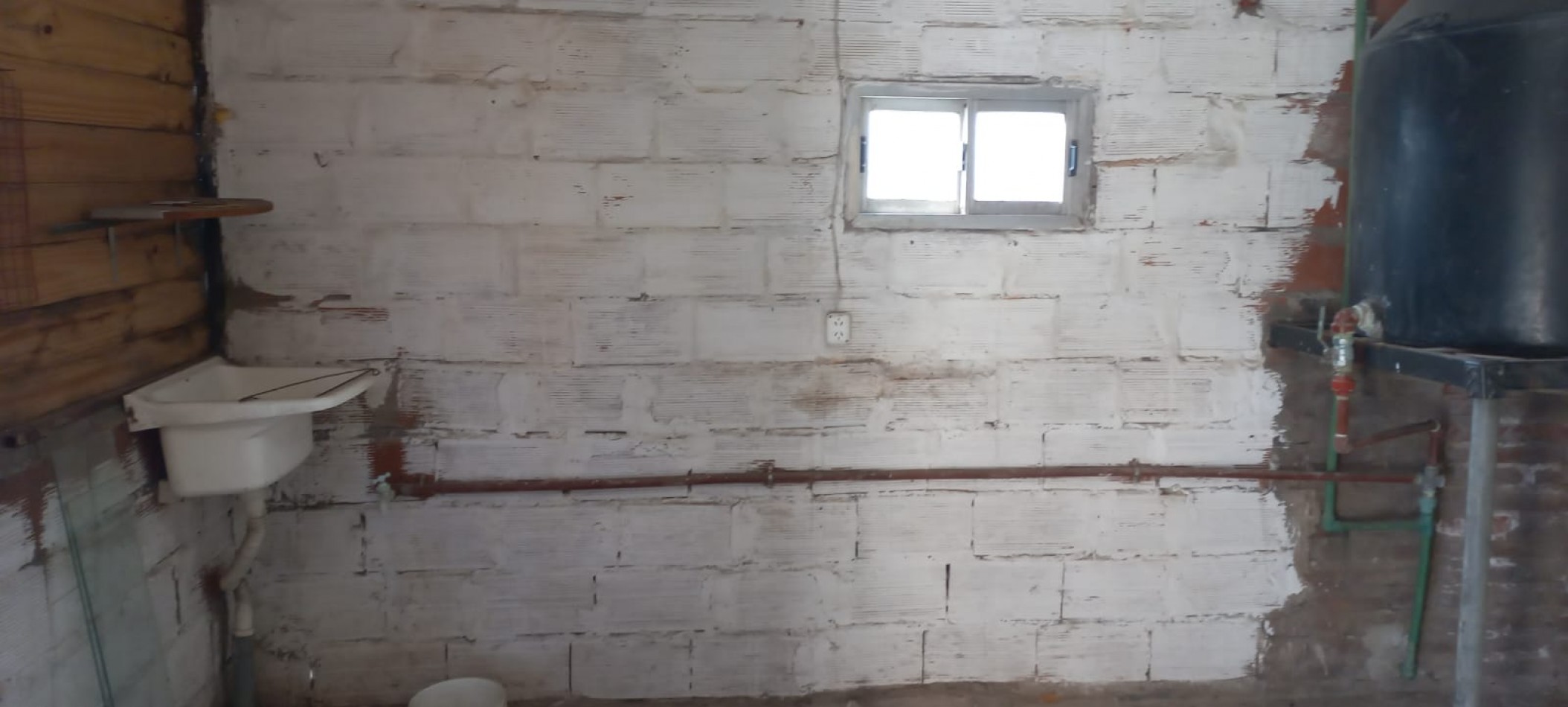 VENDO HERMOSA PROPIEDAD EN DOS PLANTAS  CON 2 LOCALES COMERCIALES EN BARRIO AURORA, PARTIDO DE MORENO 