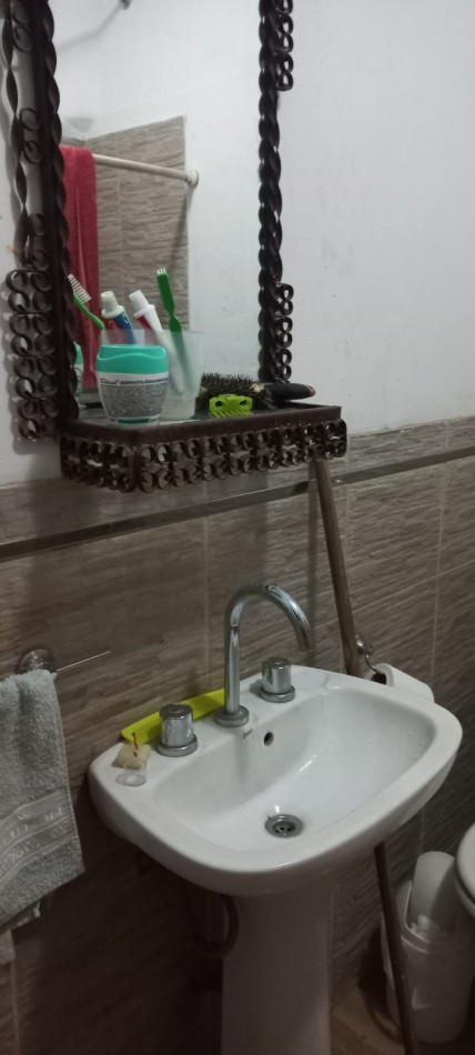 VENDO HERMOSA PROPIEDAD EN DOS PLANTAS  CON 2 LOCALES COMERCIALES EN BARRIO AURORA, PARTIDO DE MORENO 