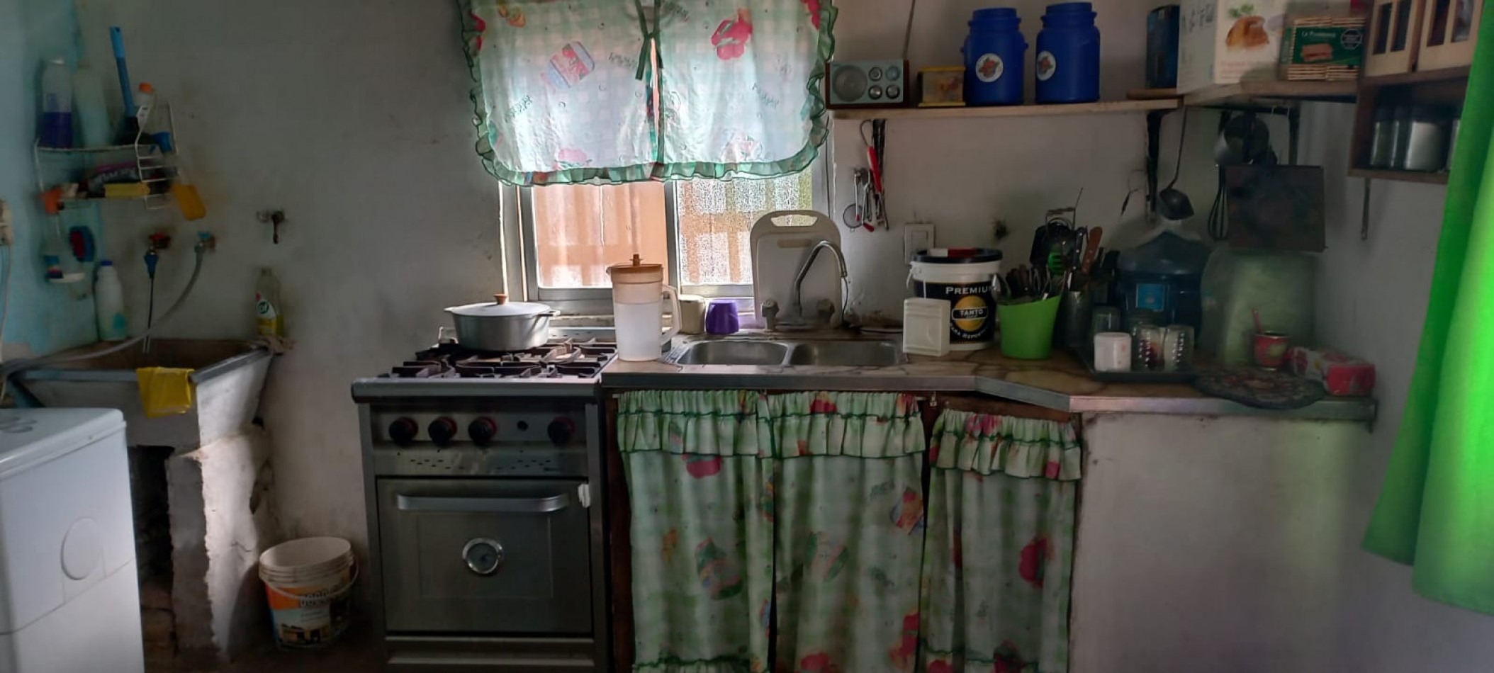 VENDO HERMOSA PROPIEDAD EN DOS PLANTAS  CON 2 LOCALES COMERCIALES EN BARRIO AURORA, PARTIDO DE MORENO 