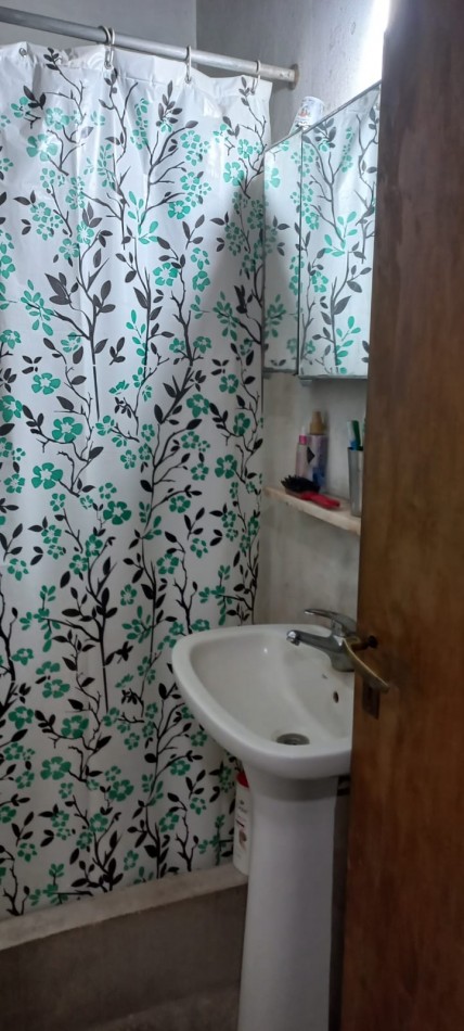 VENDO HERMOSA PROPIEDAD EN DOS PLANTAS  CON 2 LOCALES COMERCIALES EN BARRIO AURORA, PARTIDO DE MORENO 