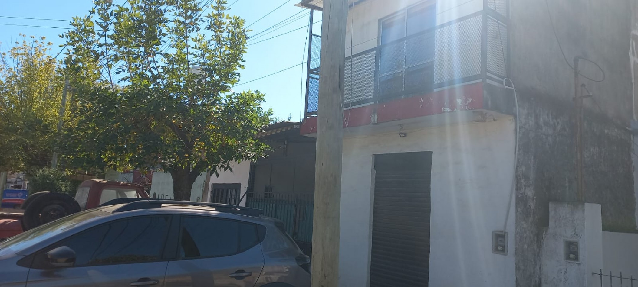 VENDO HERMOSA PROPIEDAD EN DOS PLANTAS  CON 2 LOCALES COMERCIALES EN BARRIO AURORA, PARTIDO DE MORENO 