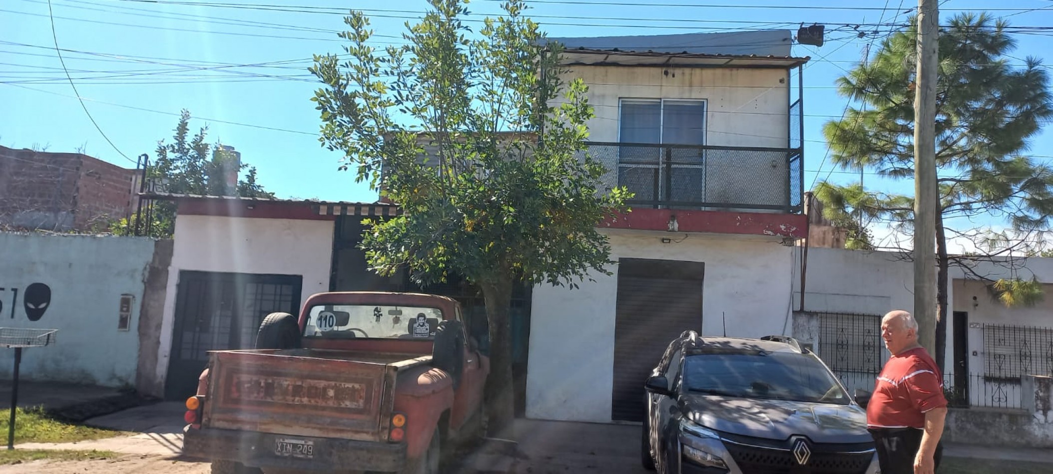 VENDO HERMOSA PROPIEDAD EN DOS PLANTAS  CON 2 LOCALES COMERCIALES EN BARRIO AURORA, PARTIDO DE MORENO 