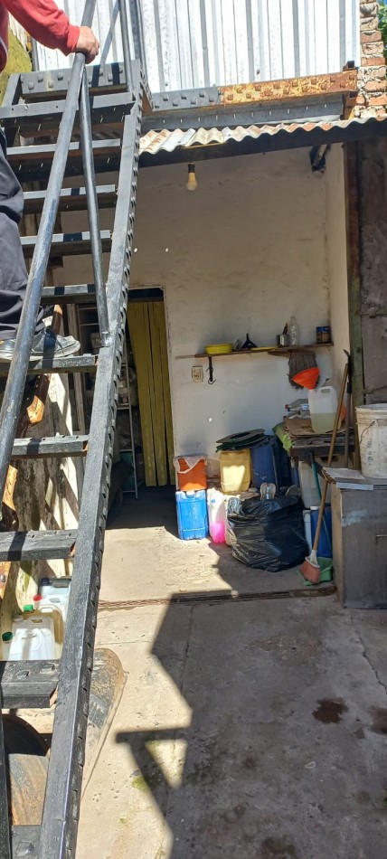 VENDO HERMOSA PROPIEDAD EN DOS PLANTAS  CON 2 LOCALES COMERCIALES EN BARRIO AURORA, PARTIDO DE MORENO 