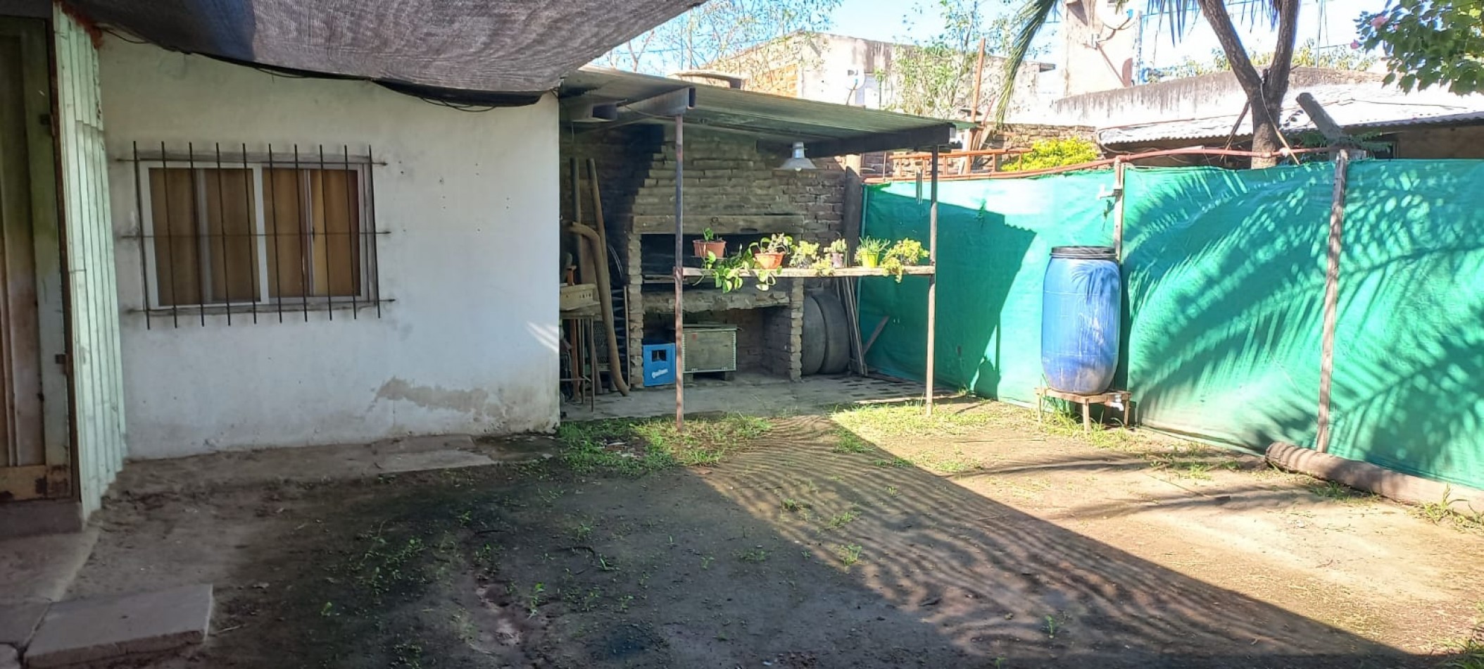 VENDO HERMOSA PROPIEDAD EN DOS PLANTAS  CON 2 LOCALES COMERCIALES EN BARRIO AURORA, PARTIDO DE MORENO 