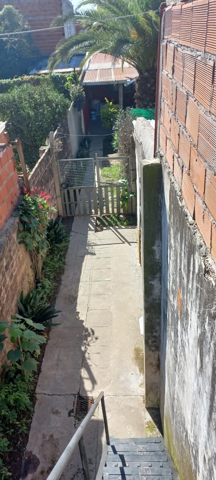 VENDO HERMOSA PROPIEDAD EN DOS PLANTAS  CON 2 LOCALES COMERCIALES EN BARRIO AURORA, PARTIDO DE MORENO 