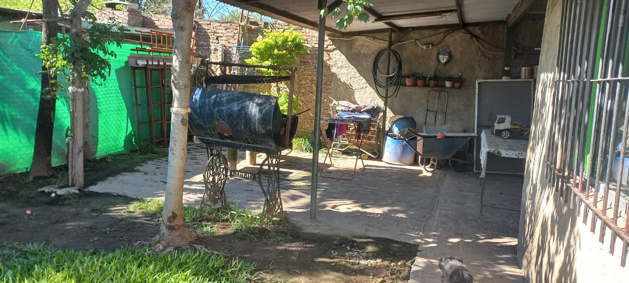 VENDO HERMOSA PROPIEDAD EN DOS PLANTAS  CON 2 LOCALES COMERCIALES EN BARRIO AURORA, PARTIDO DE MORENO 
