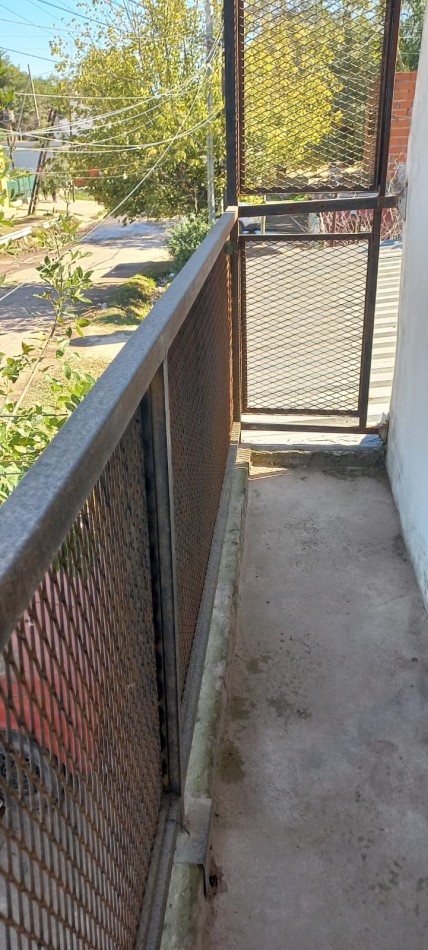 VENDO HERMOSA PROPIEDAD EN DOS PLANTAS  CON 2 LOCALES COMERCIALES EN BARRIO AURORA, PARTIDO DE MORENO 