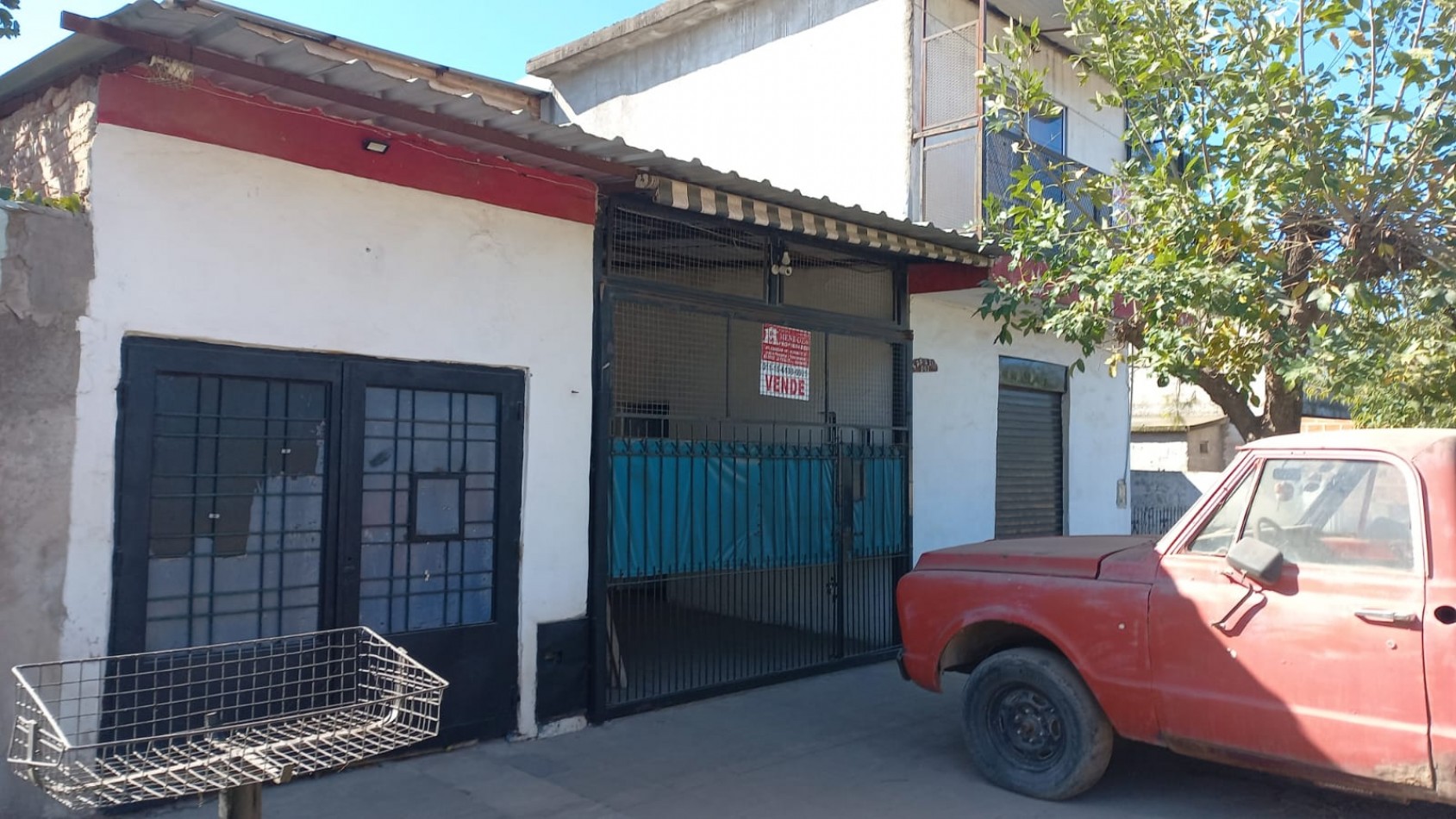 VENDO HERMOSA PROPIEDAD EN DOS PLANTAS  CON 2 LOCALES COMERCIALES EN BARRIO AURORA, PARTIDO DE MORENO 