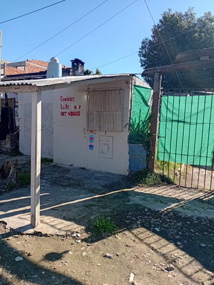 ALQUILO CASA DE MATERIAL DE TRES AMBIENTES EN BARRIO VILLA SALA, MORENO SUR. CALLE: THOMSON 1621 ENTRE MATHEUS Y CASTELLI.