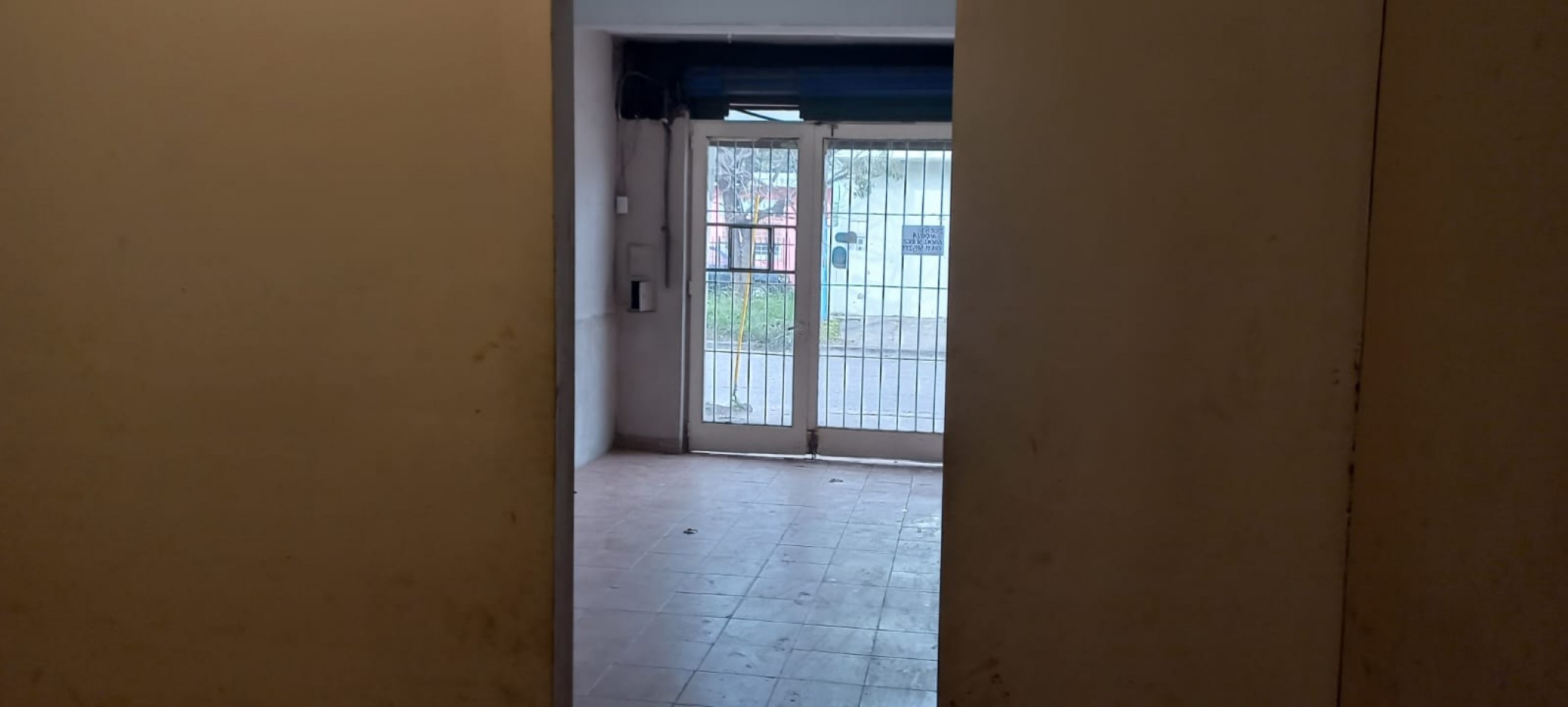 ALQUILO HERMOSO LOCAL COMERCIAL CALLE MARTIN FIERRO 5112 Y CASI ESQUINA ITALIA. MORENO, ZONA COMERCIAL 