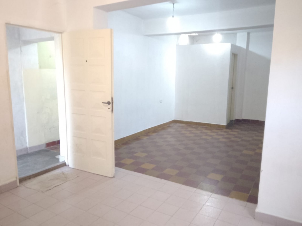 ALQUILO REGIO LOCAL COMERCIAL PARA VIVIENDA, EN BARRIO JARDINES DE MORENO, PROXIMO ACCESO OESTE Y COLEGIOS
