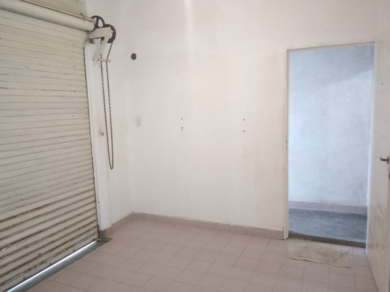 ALQUILO REGIO LOCAL COMERCIAL PARA VIVIENDA, EN BARRIO JARDINES DE MORENO, PROXIMO ACCESO OESTE Y COLEGIOS