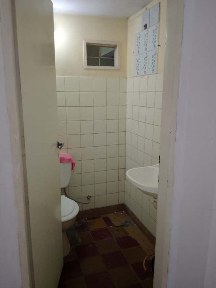 ALQUILO REGIO LOCAL COMERCIAL PARA VIVIENDA, EN BARRIO JARDINES DE MORENO, PROXIMO ACCESO OESTE Y COLEGIOS