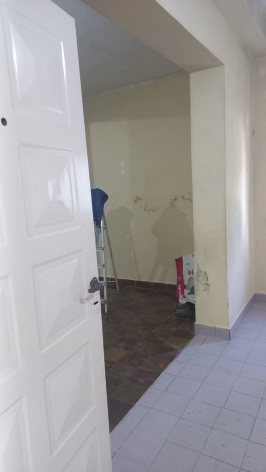 ALQUILO REGIO LOCAL COMERCIAL PARA VIVIENDA, EN BARRIO JARDINES DE MORENO, PROXIMO ACCESO OESTE Y COLEGIOS