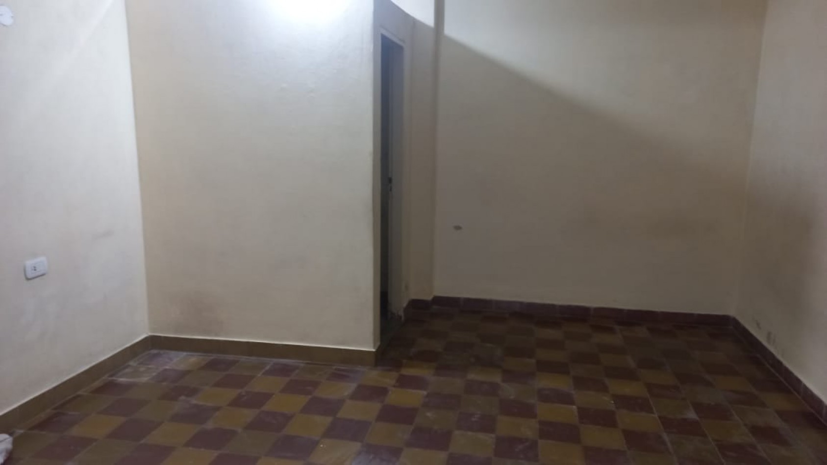 ALQUILO REGIO LOCAL COMERCIAL PARA VIVIENDA, EN BARRIO JARDINES DE MORENO, PROXIMO ACCESO OESTE Y COLEGIOS