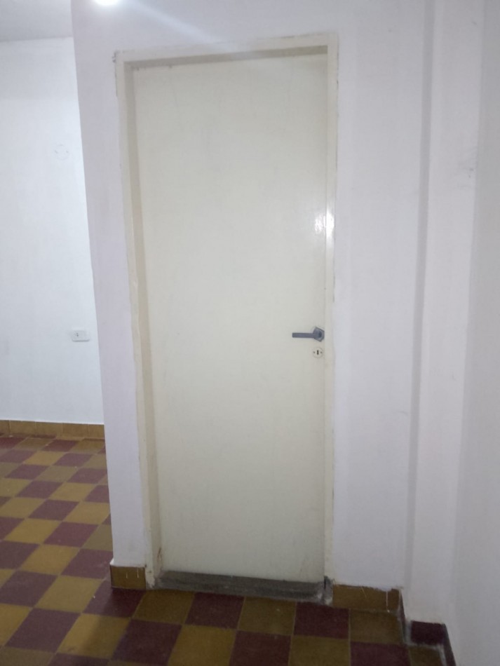 ALQUILO REGIO LOCAL COMERCIAL PARA VIVIENDA, EN BARRIO JARDINES DE MORENO, PROXIMO ACCESO OESTE Y COLEGIOS