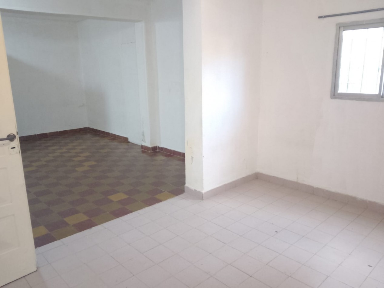 ALQUILO REGIO LOCAL COMERCIAL PARA VIVIENDA, EN BARRIO JARDINES DE MORENO, PROXIMO ACCESO OESTE Y COLEGIOS