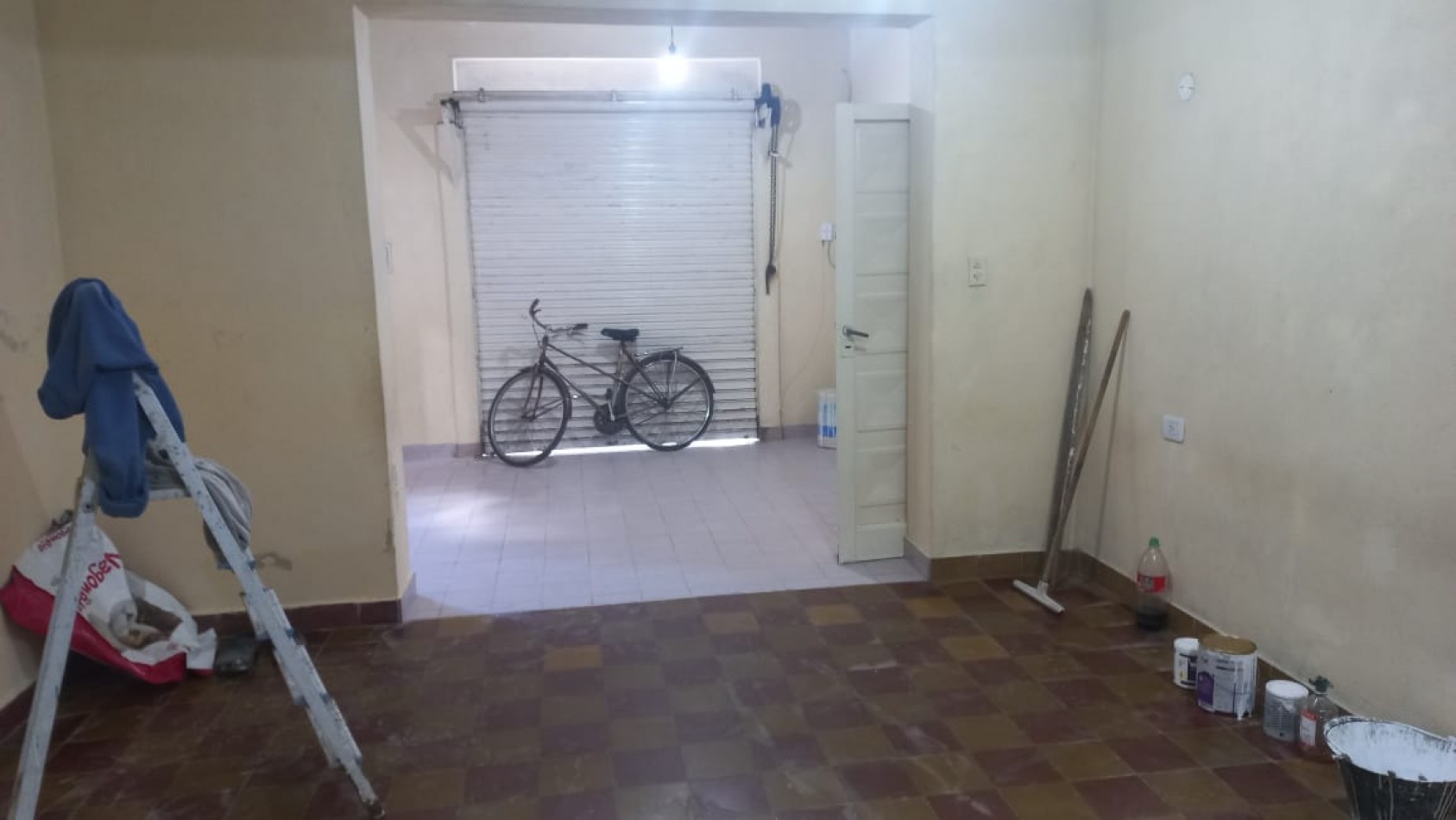 ALQUILO REGIO LOCAL COMERCIAL PARA VIVIENDA, EN BARRIO JARDINES DE MORENO, PROXIMO ACCESO OESTE Y COLEGIOS
