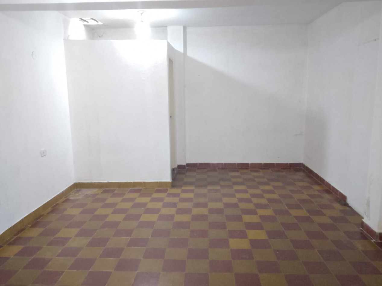 ALQUILO REGIO LOCAL COMERCIAL PARA VIVIENDA, EN BARRIO JARDINES DE MORENO, PROXIMO ACCESO OESTE Y COLEGIOS