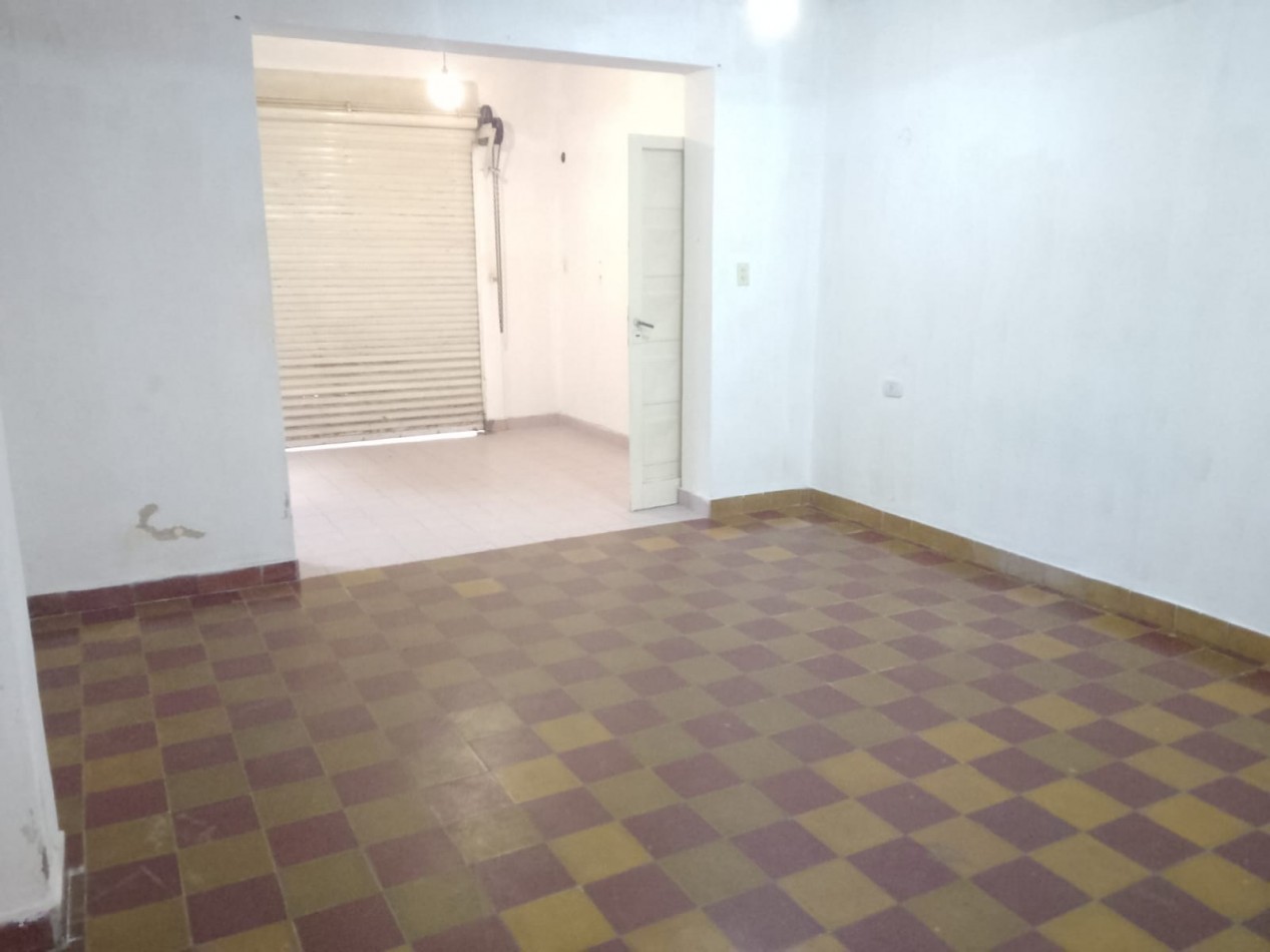 ALQUILO REGIO LOCAL COMERCIAL PARA VIVIENDA, EN BARRIO JARDINES DE MORENO, PROXIMO ACCESO OESTE Y COLEGIOS