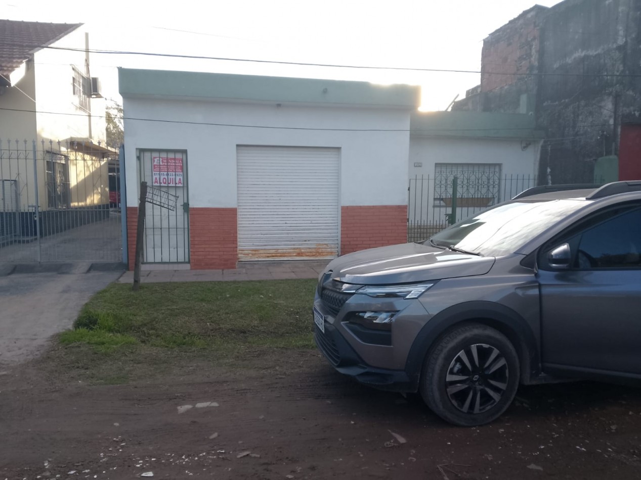 ALQUILO REGIO LOCAL COMERCIAL PARA VIVIENDA, EN BARRIO JARDINES DE MORENO, PROXIMO ACCESO OESTE Y COLEGIOS