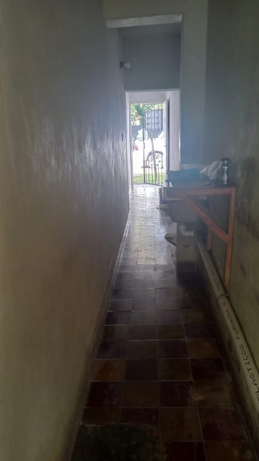 ALQUILO REGIO LOCAL COMERCIAL PARA VIVIENDA, EN BARRIO JARDINES DE MORENO, PROXIMO ACCESO OESTE Y COLEGIOS