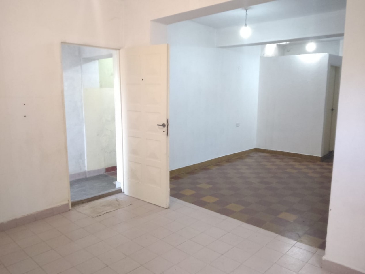 ALQUILO REGIO LOCAL COMERCIAL PARA VIVIENDA, EN BARRIO JARDINES DE MORENO, PROXIMO ACCESO OESTE Y COLEGIOS