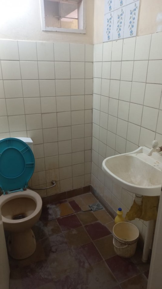 ALQUILO REGIO LOCAL COMERCIAL PARA VIVIENDA, EN BARRIO JARDINES DE MORENO, PROXIMO ACCESO OESTE Y COLEGIOS