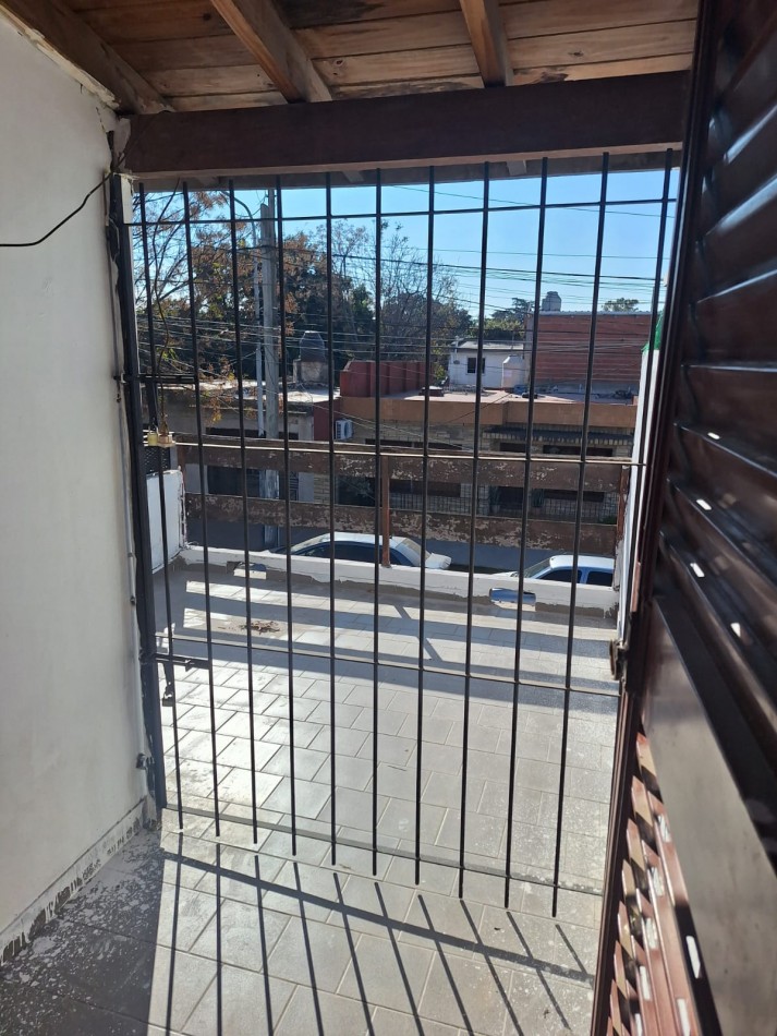 VENDO EXCELENTE DUPLEX CON PLANOS Y ESCRITURA IDEAL CREDITO HIPOTECARIO SOBRE AV. MARCOS DEL BUENO 1056 -MORENO