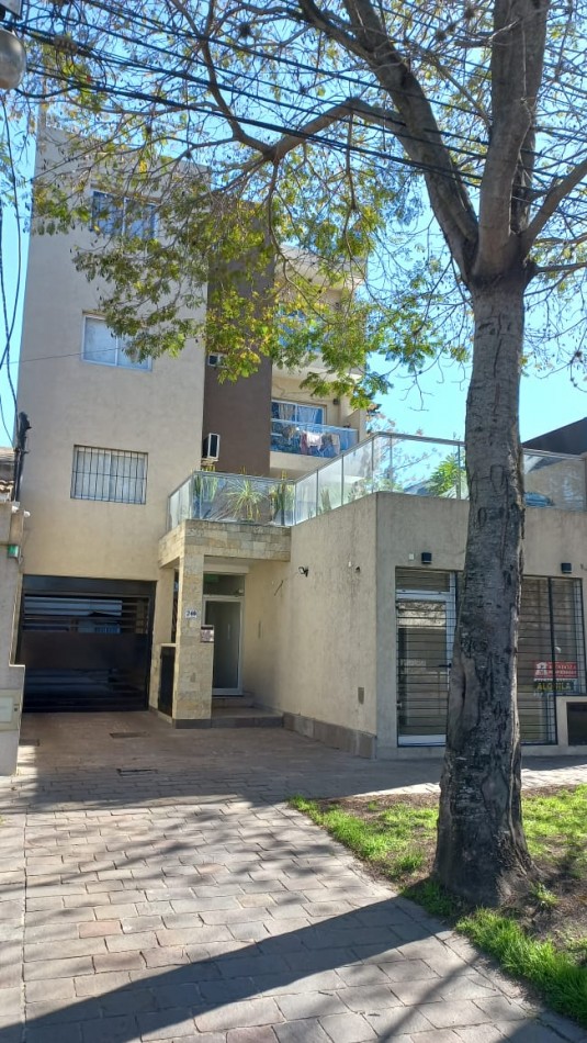 (AUT. 146) (ALQUILADO ) DEPARTAMENTO DE CATEGORIA EN MORENO CENTR