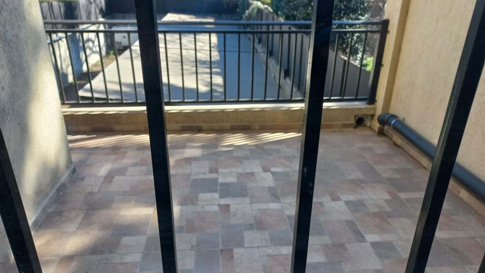  (AUT. 146) (ALQUILADO ) DEPARTAMENTO DE CATEGORIA EN MORENO CENTR