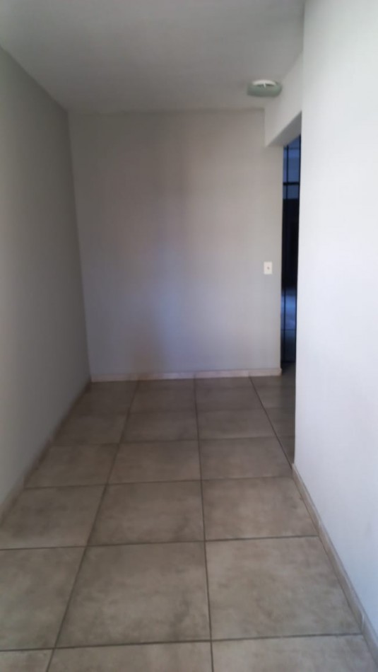  (AUT. 146) (ALQUILADO ) DEPARTAMENTO DE CATEGORIA EN MORENO CENTR