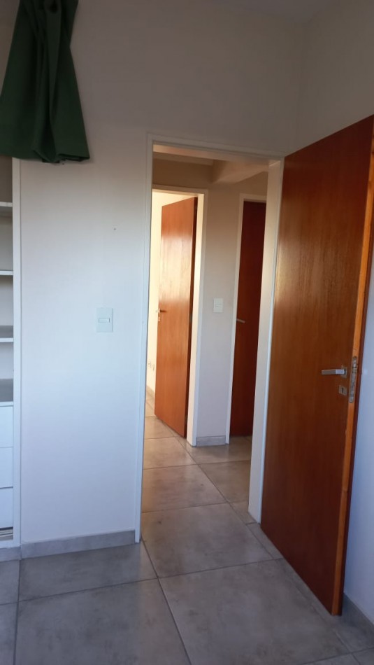  (AUT. 146) (ALQUILADO ) DEPARTAMENTO DE CATEGORIA EN MORENO CENTR