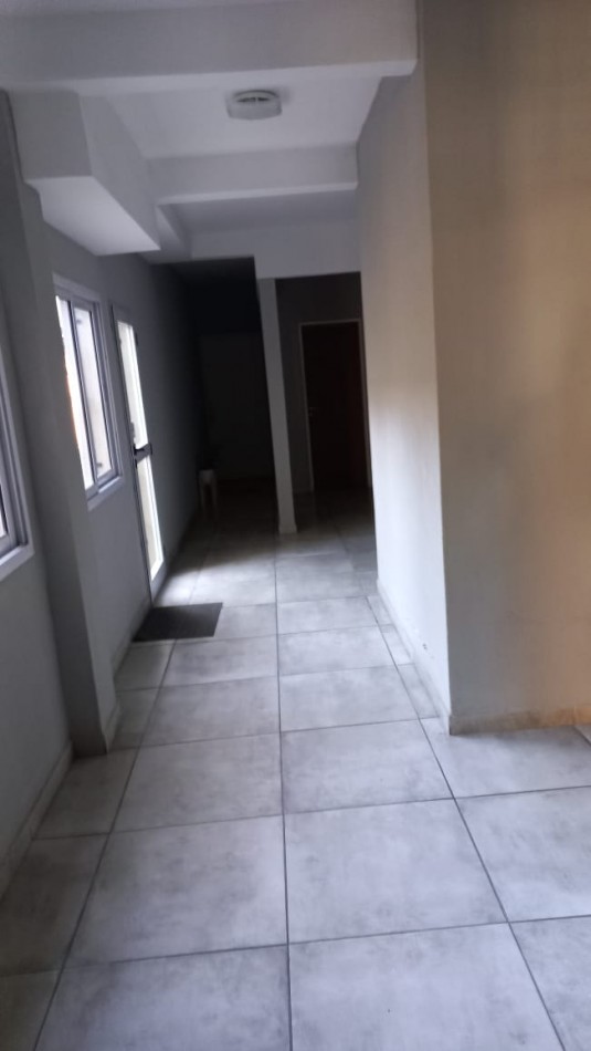  (AUT. 146) (ALQUILADO ) DEPARTAMENTO DE CATEGORIA EN MORENO CENTR