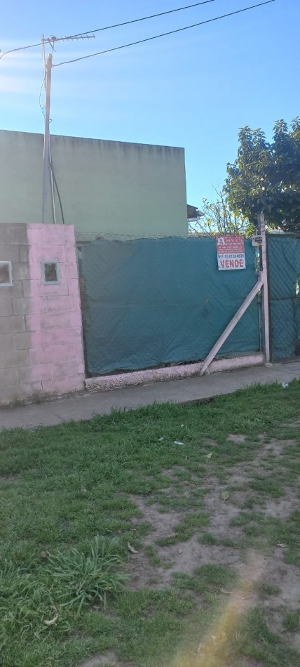 VENDO REGIA VIVIENDA SOBRE ASFALTO EN BARRIO LA PERLA, PARTIDO DE MORENO. CALLE TABLADA ENTRE ZARATE Y MEXICO