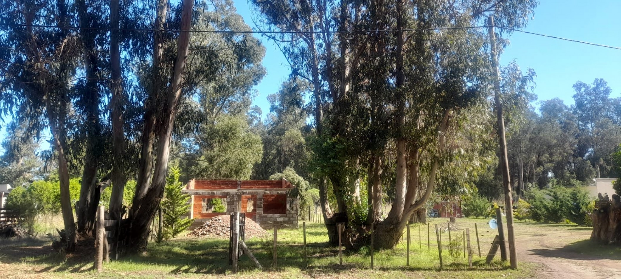 VENDO TERRENO CON MEJORAS EN ZONA TURISTICA DE NECOCHEA