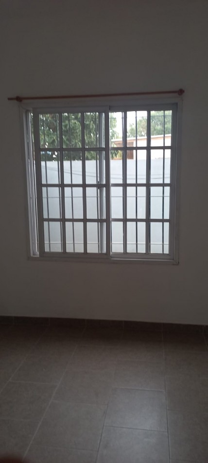 ALQUILO REGIO DEPARTAMENTO EN BARRIO LAS FLORES
