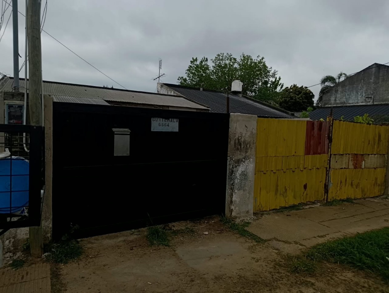 VENDO EXCELENTE DEPARTAMENTO EN BARRIO LOS PARAISOS PARTIDO DE MORENO SOBRE ASFALTO. CALLE GUATEMALA 6664