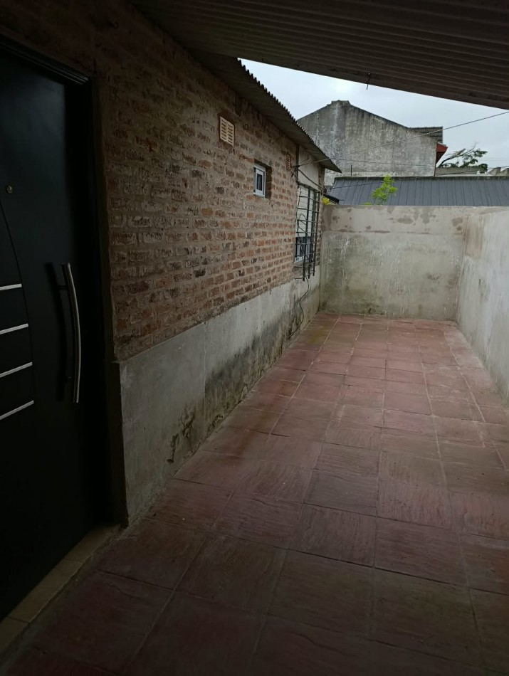 VENDO EXCELENTE DEPARTAMENTO EN BARRIO LOS PARAISOS PARTIDO DE MORENO SOBRE ASFALTO. CALLE GUATEMALA 6664