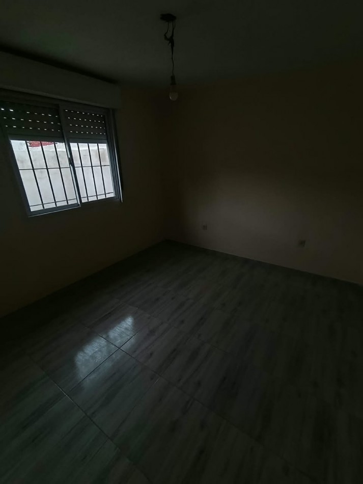 VENDO EXCELENTE DEPARTAMENTO EN BARRIO LOS PARAISOS PARTIDO DE MORENO SOBRE ASFALTO. CALLE GUATEMALA 6664